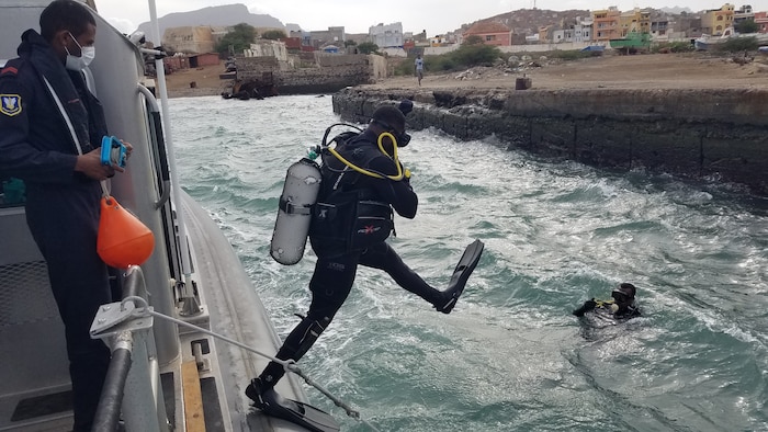 2SARG Isaias Taveres, Cabo Verde Coast Guard diver enters the water to inspect hazards to navigation in the Porto Grande, Mindelo, Sao Vicente, Jan. 28, 2022. U.S. Sixth Fleet, headquartered in Naples, Italy, conducts the full spectrum of joint and naval operations, often in concert with allied and interagency partners, in order to advance U.S. national interests and security and stability in Europe and Africa