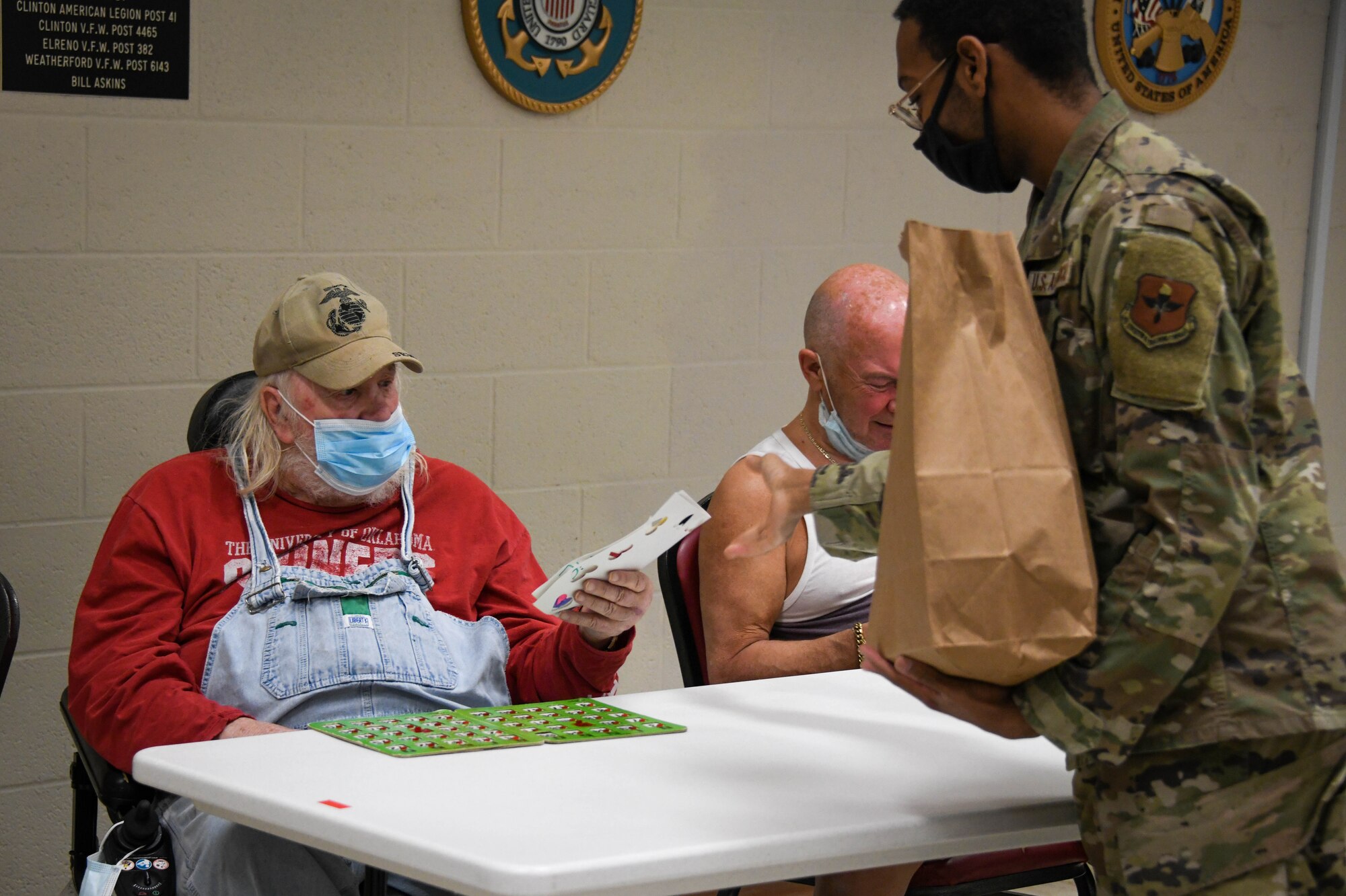 U.S. Air Force Airman 1st Class Alquan Corbin, 97th Communications Squadron systems technician, hands a Valentine’s Day card to a veteran at the Clinton Veterans Center, Oklahoma, Feb. 14, 2022. Approximately 125 veterans were given Valentine’s Day cards at the Clinton Veterans Center. (U.S. Air Force photo by Senior Airman Kayla Christenson)