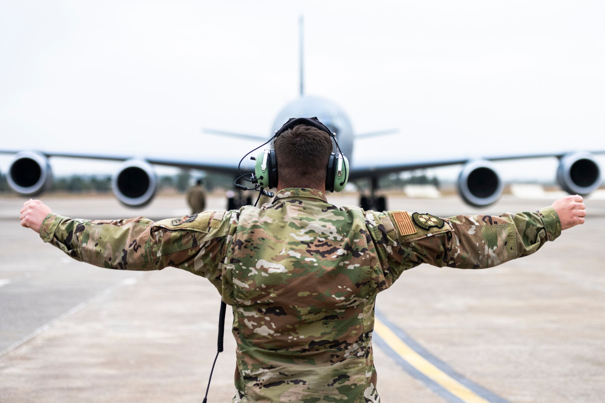 384th EARS trains 55th EFGS in hot-pit refuel