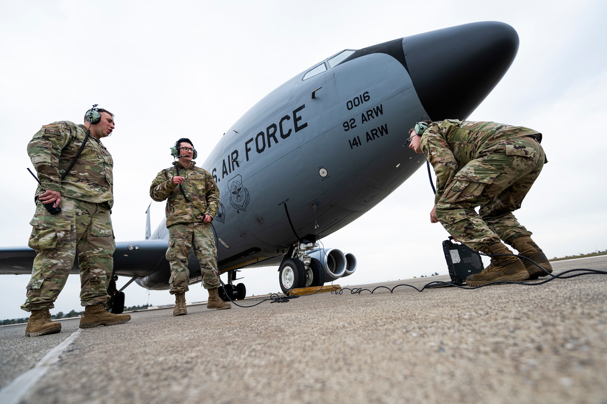 384th EARS trains 55th EFGS in hot-pit refuel