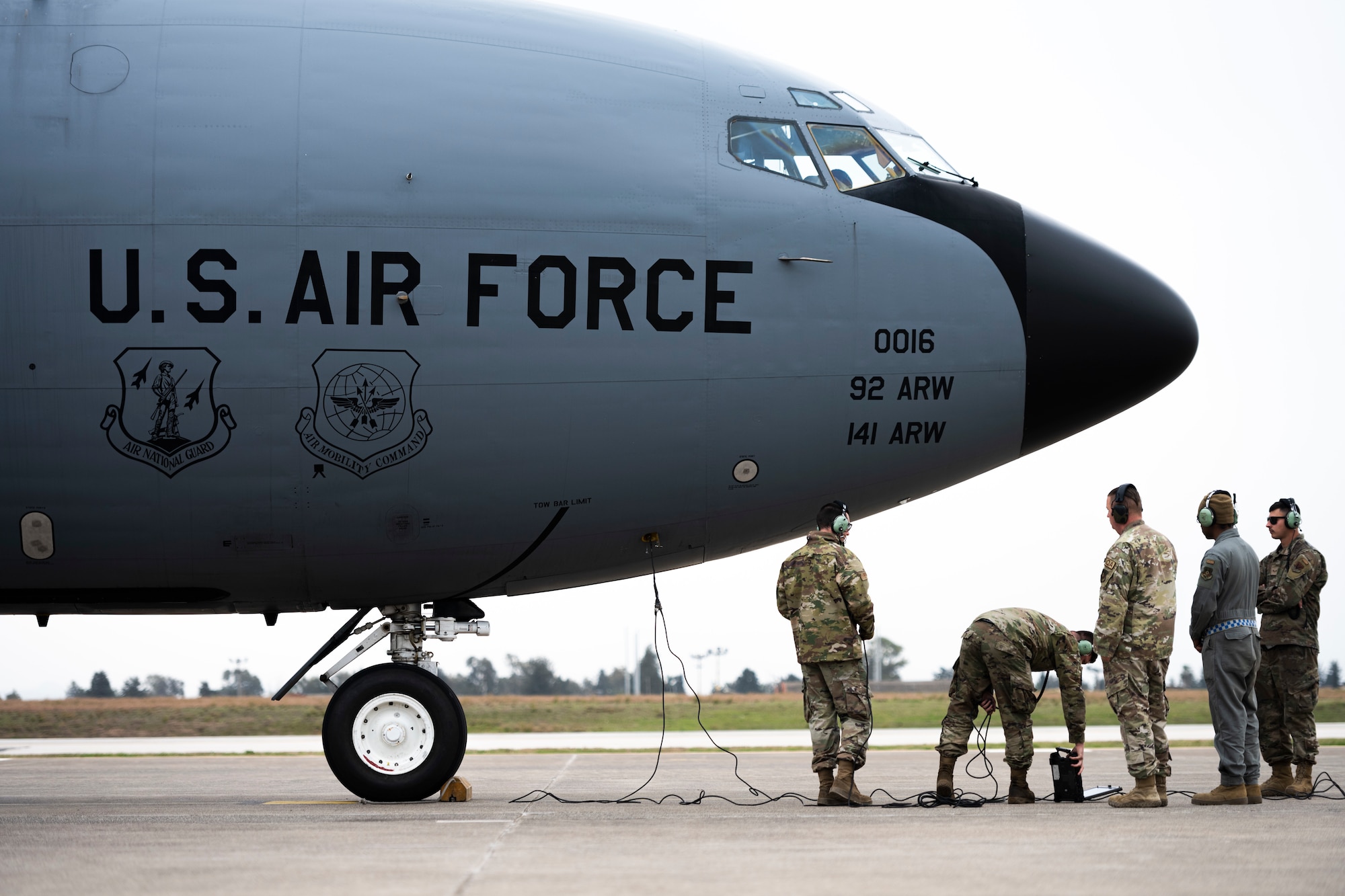 384th EARS trains 55th EFGS in hot-pit refuel