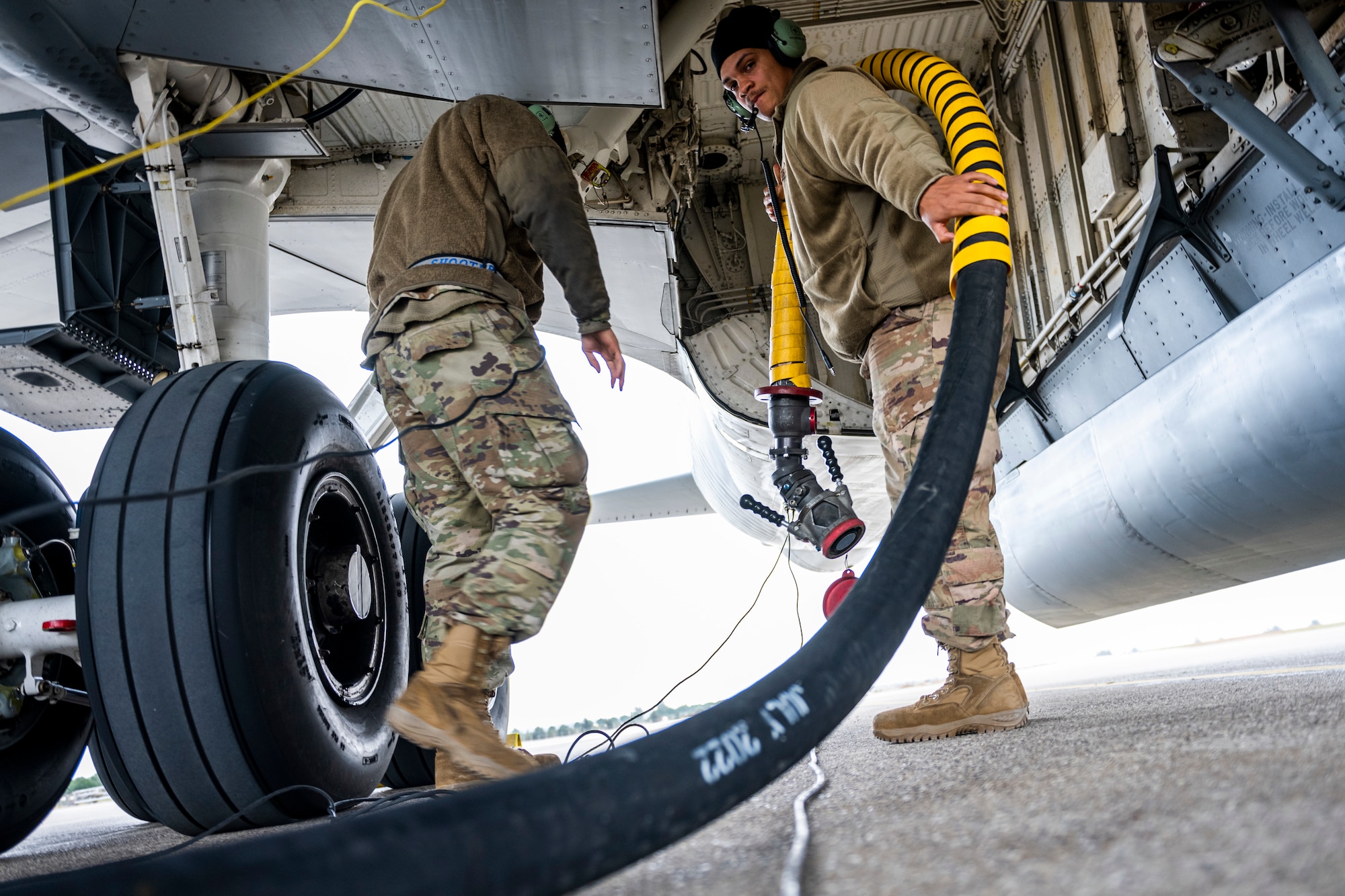 384th EARS trains 55th EFGS in hot-pit refuel