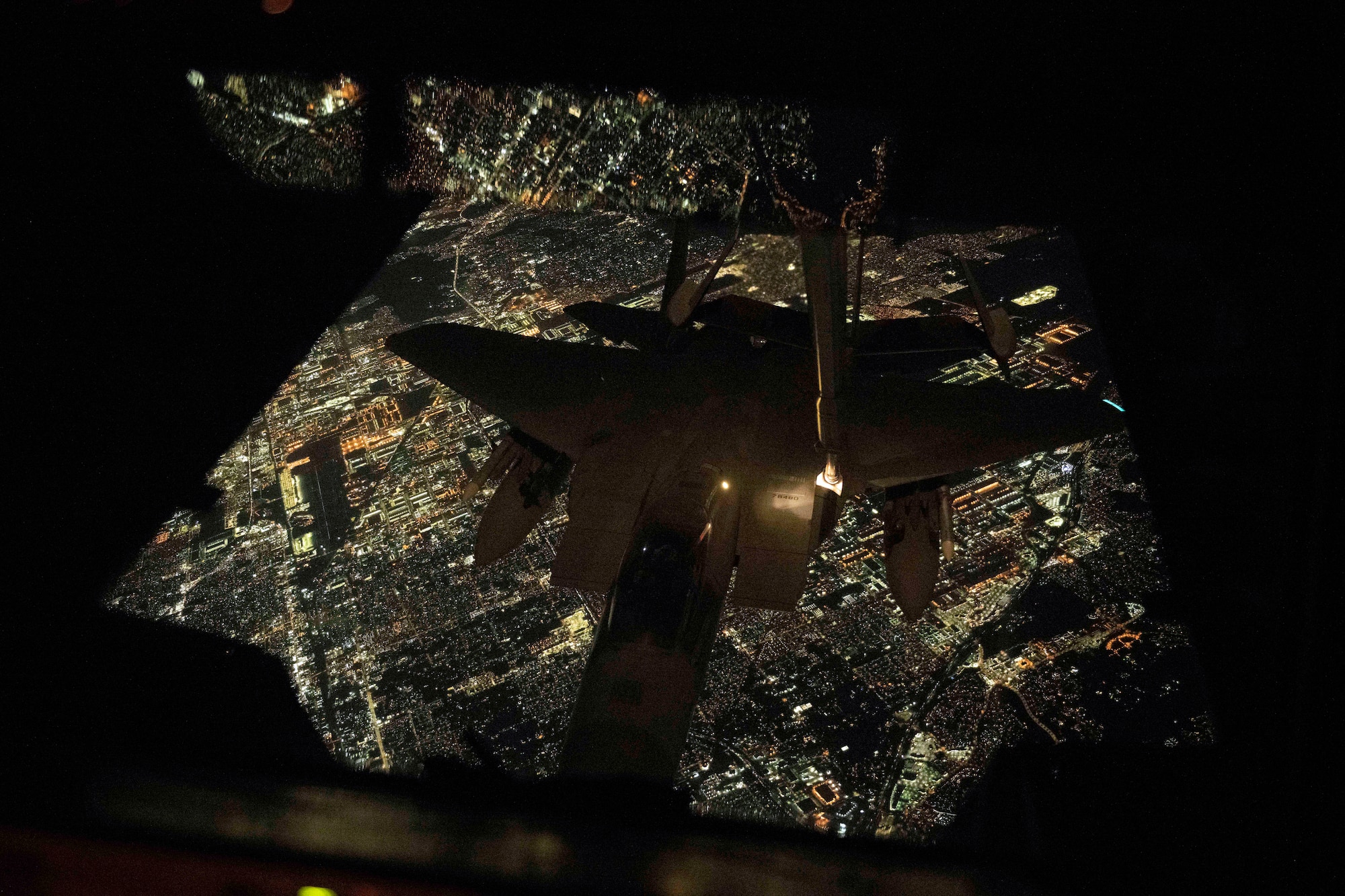 An F-15E Strike Eagle refuels over Los Angeles at night