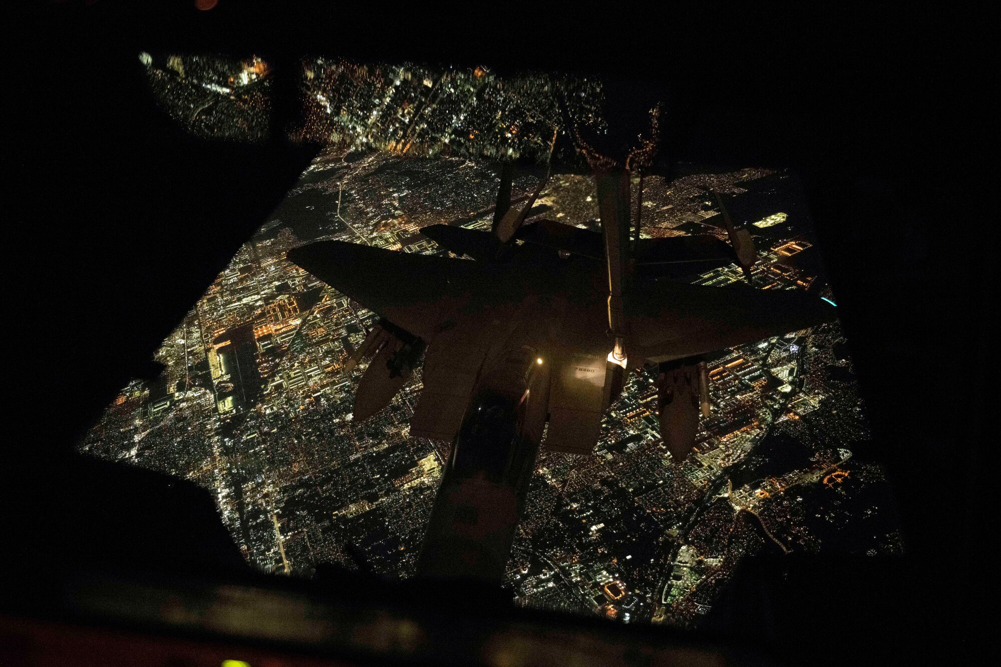 An F-15E Strike Eagle refuels over Los Angeles at night