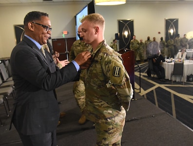 VNG Soldiers awarded Va. Governor’s National Service Medal