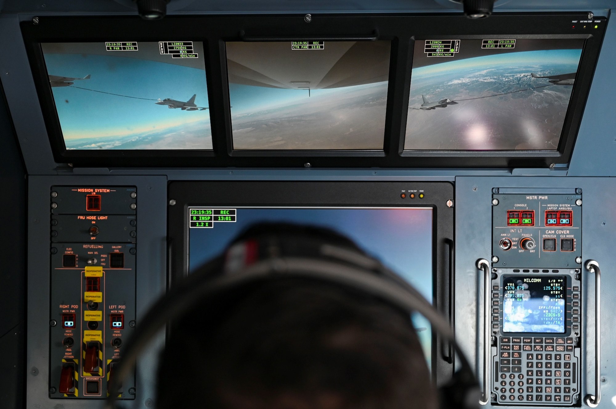 Voyager refuels U.S. Navy Growler during Red Flag 22-1