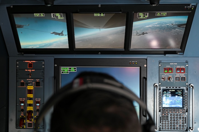 Voyager refuels U.S. Navy Growler during Red Flag 22-1
