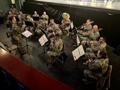 29th ID Band provides music at 1-111th departure ceremony
