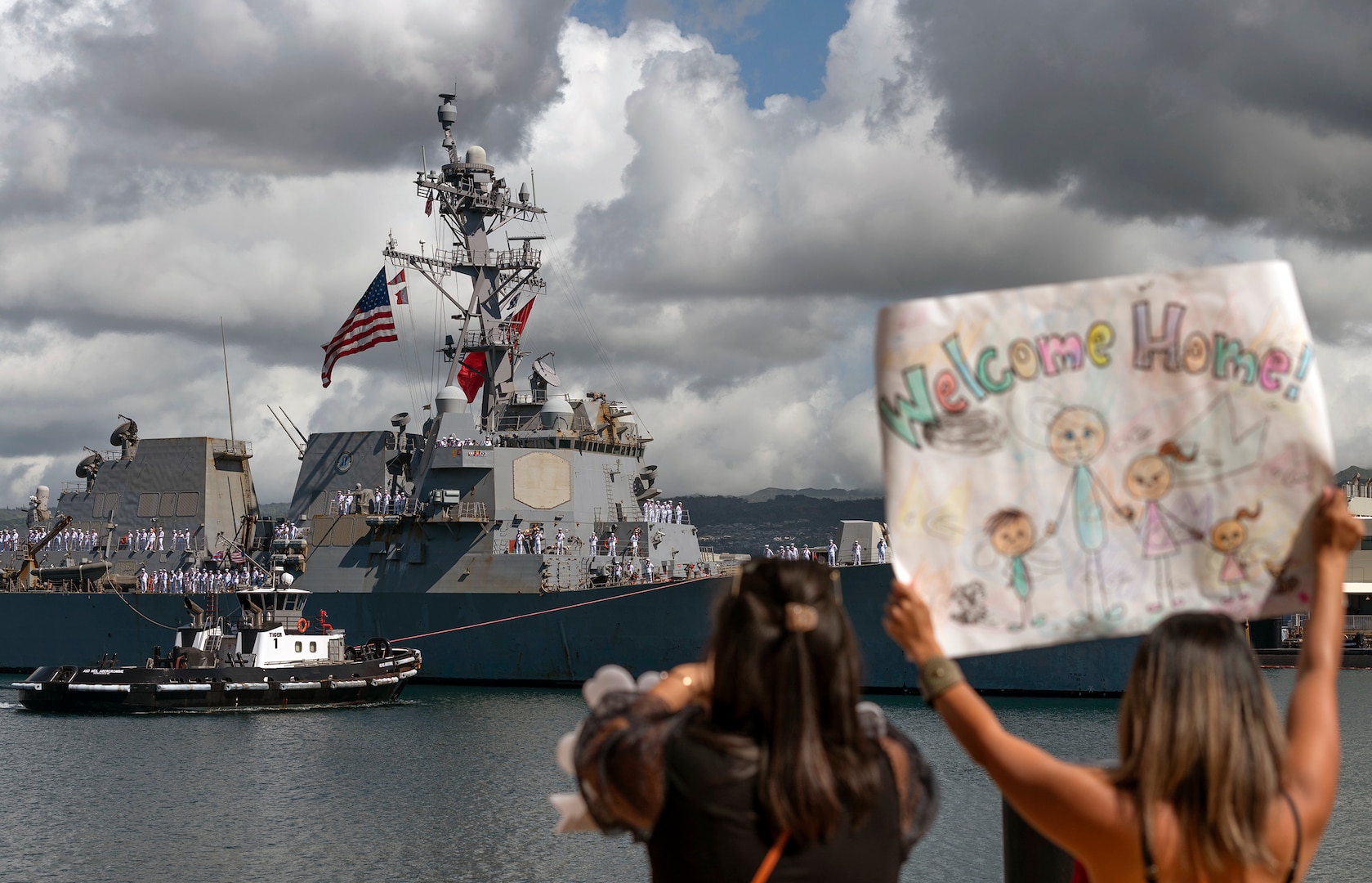 USS Chafee Returns Home to Pearl Harbor after Eight-Month Deployment
