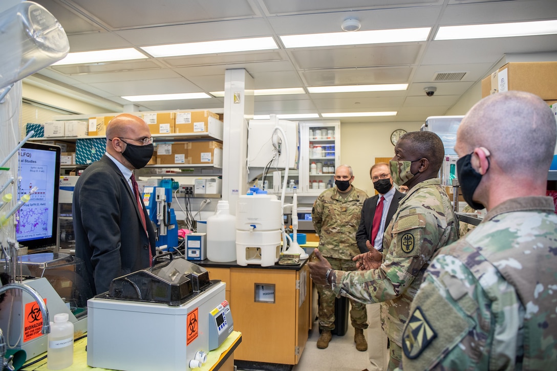 The U.S. Army Surgeon General, Lieutenant General R. Scott Dingle, took a tour around Walter Reed Army Institute of Research (WRAIR) to learn more deeply about the COVID pandemic and WRAIR's work to fight against it