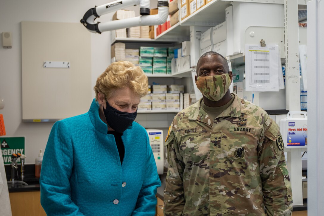 The U.S. Army Surgeon General, Lieutenant General R. Scott Dingle, took a tour around Walter Reed Army Institute of Research (WRAIR) to learn more deeply about the COVID pandemic and WRAIR's work to fight against it