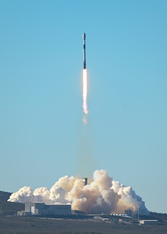SpaceX Falcon 9 booster, containing 50 Starlink satellites, launched into low-Earth orbit from Vandenberg’s Space Launch Complex-4E, Friday, Feb. 25, 2022 at 9:12 a.m. Pacific Standard Time. (U.S. Space Force photo by Airman 1st Class Rocio Romo)