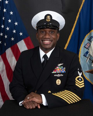 Official photo of CMDCM Robert Barber