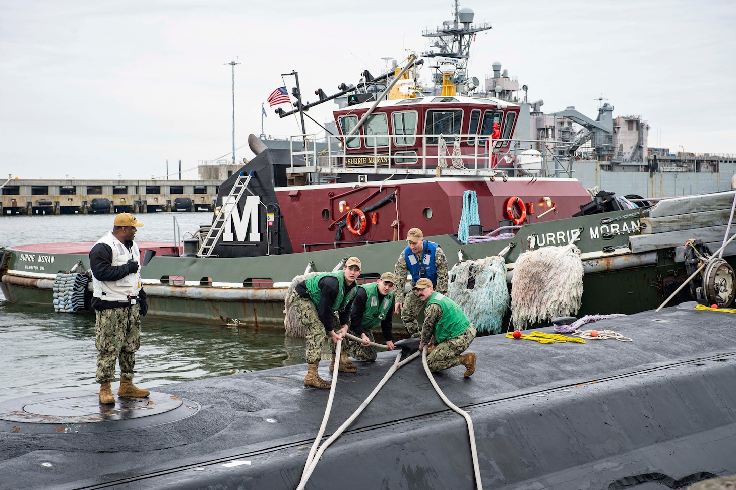 Sailors aboard the Virginia-Class fast-attack submarine USS Washington (SSN 787) prepare to heave line as the boat moors pier side at Naval Station Norfolk , Feb. 27, 2022.
