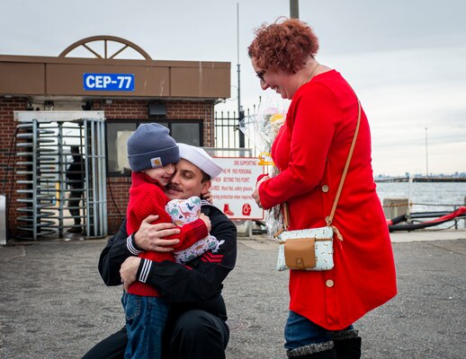 Electronics Technician (Nuclear) 1st Class James Martiny, assigned to the Virginia-Class fast-attack submarine USS Washington (SSN 787), greets his son, Landen, and wife, Elizabeth, during the boat’s homecoming at Naval Station Norfolk , Feb. 27, 2022.