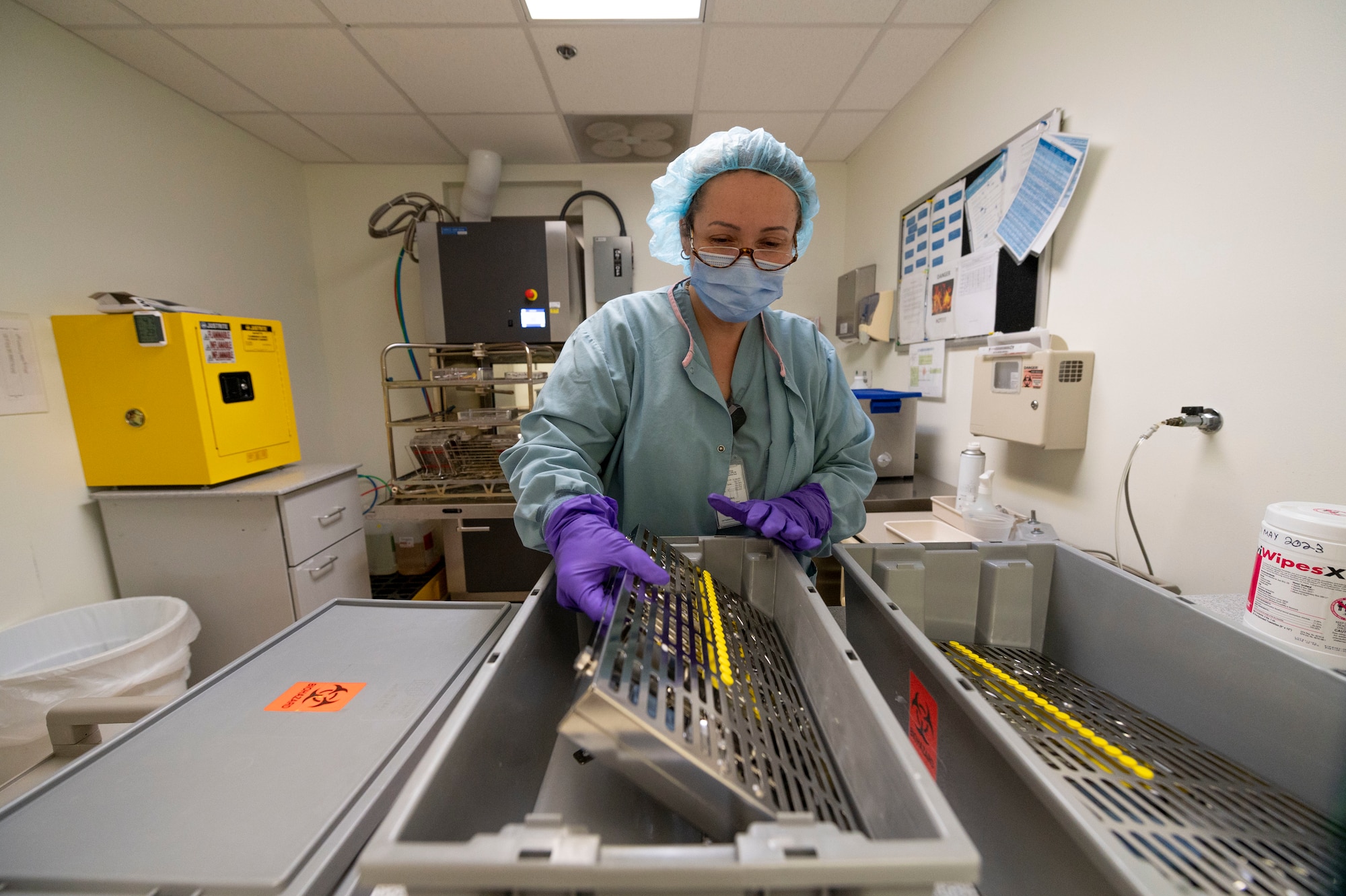 Tabitha Womack, 4th Operational Medical Readiness Squadron dental assistant, begins the dental instrument sanitizations process at Seymour Johnson Air Force Base, North Carolina, Feb. 24, 2022. The 4th OMRS was awarded Air Combat Command’s medium dental clinic of the year. (U.S. Air Force photo by Airman 1st Class Kevin Holloway)