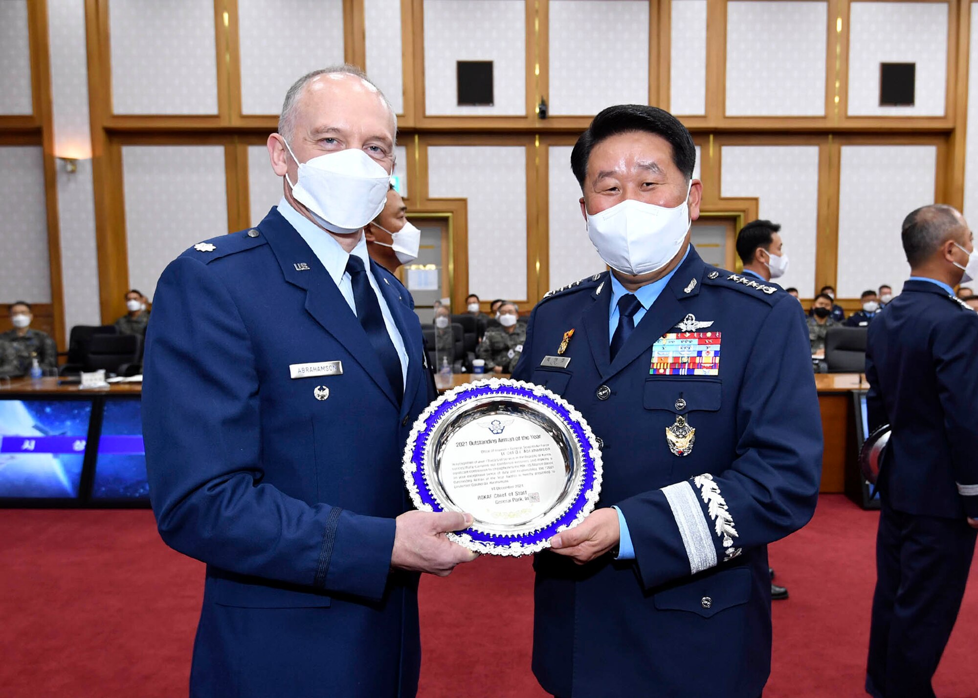 U.S. Air Force Lt. Col. DJ Abrahamson, Seventh Air Force Inspector General, and Gen. In-Ho Park, Republic of Korea Air Force Chief of Staff, pose for a photo during an award ceremony December 24, 2021 at the ROKAF Headquarters, Republic of Korea. (Republic of Korea Air Force courtesy photo)