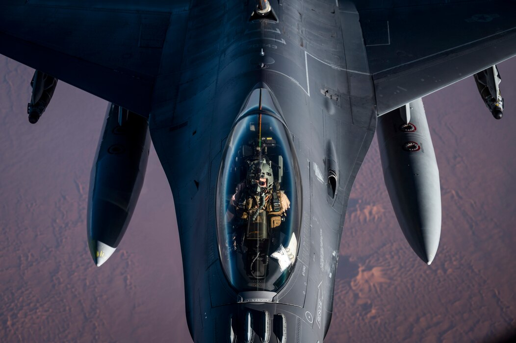 A U.S. Air Force F-16 Fighting Falcon pilot conducts aerial refueling