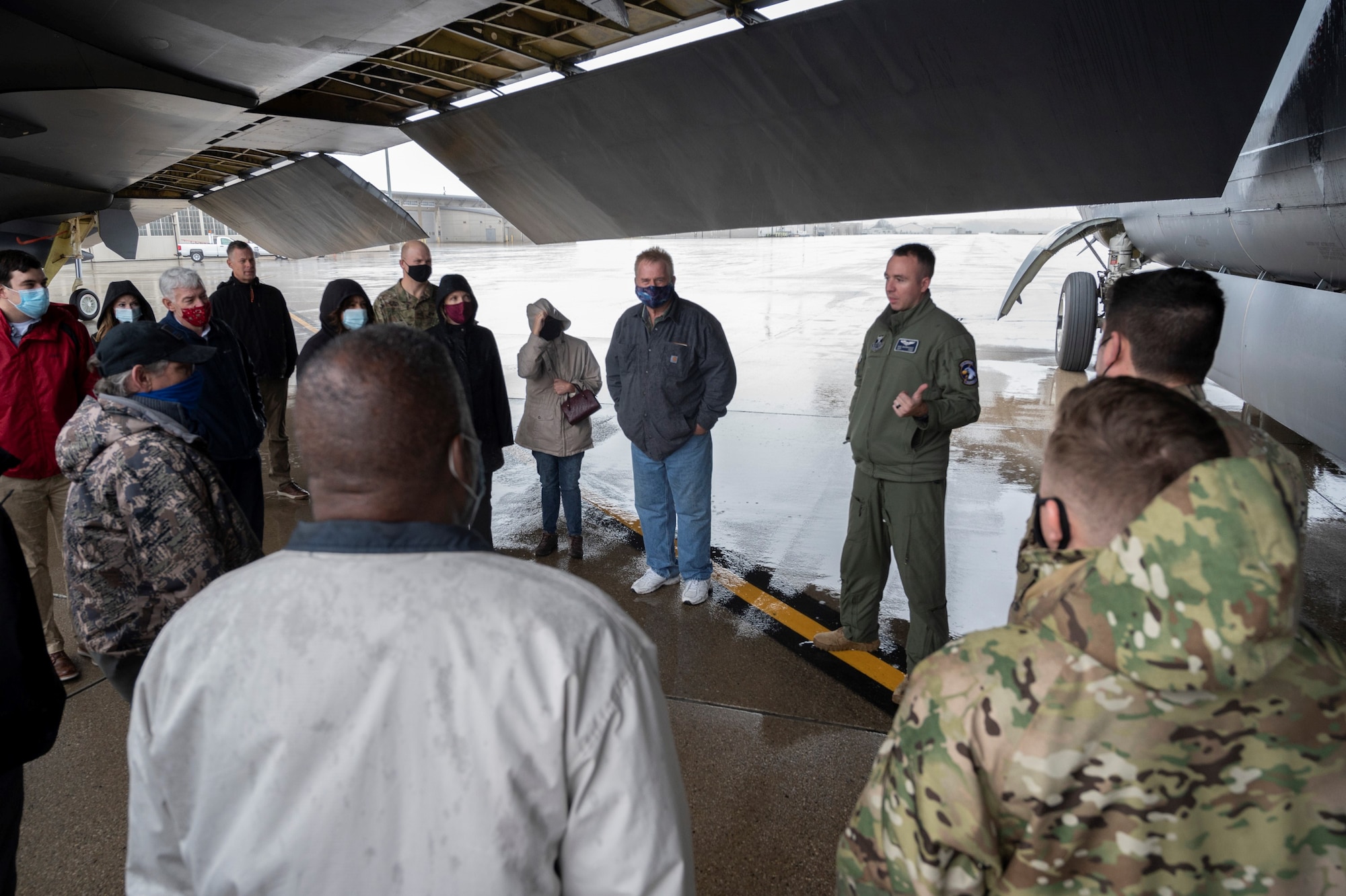A B-52 aircrew member from the 2nd Bomb Wing speaks with members of the B-52 Program Office at Wright-Patt. (U.S. Air Force photo by Jim Varhegyi)