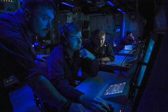 Sailors analyze acoustic data aboard USS Chafee (DDG 90).