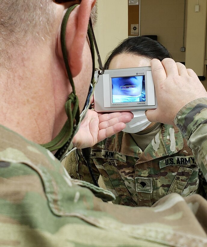 Soldiers train on the Biometerics Automated Toolset System