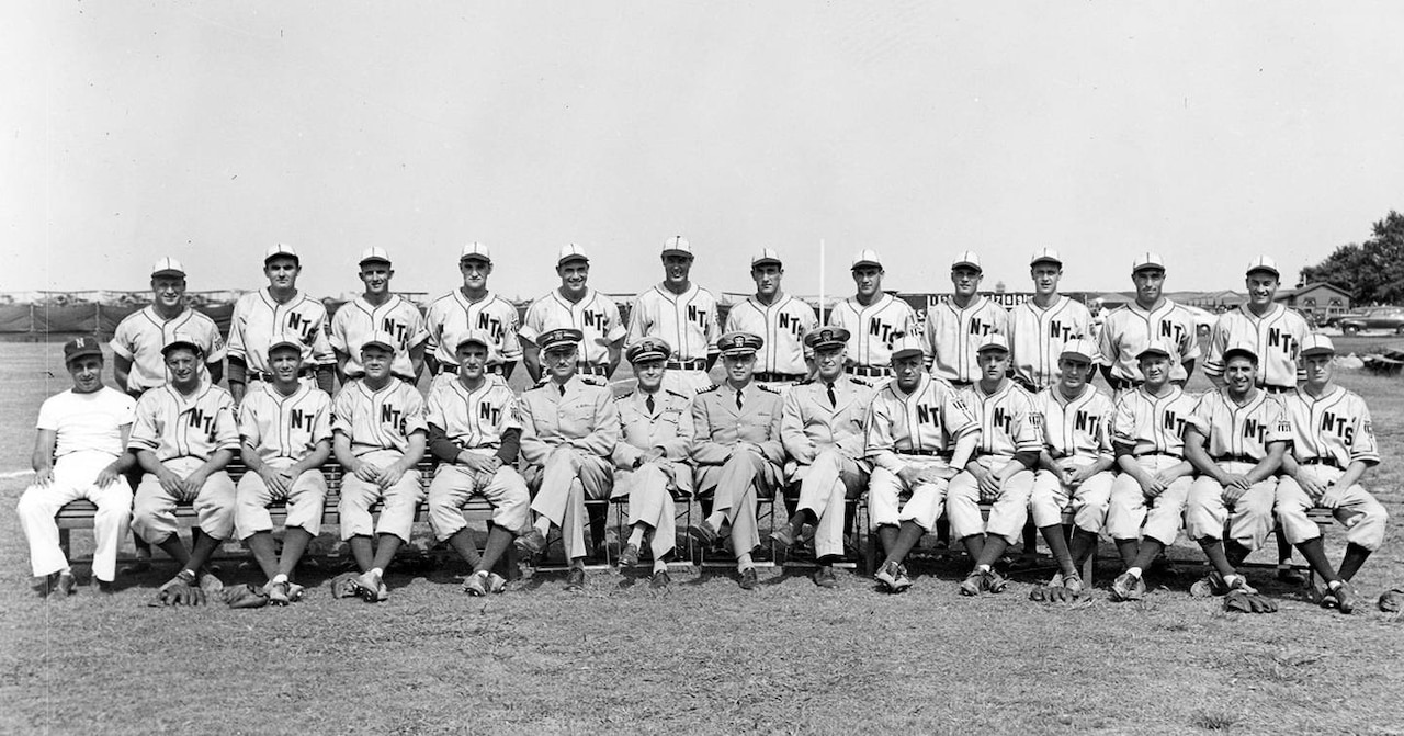 A baseball team poses for a group photo.