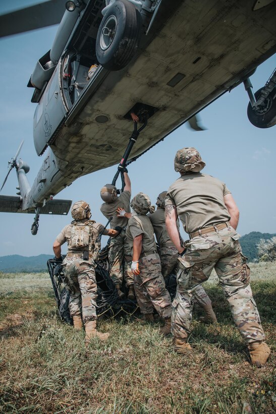 Airmen from the Kentucky Air National Guard’s 123rd Contingency Response Group perform a sling load to a U.S. Navy MH-60S Seahawk during a large-scale exercise in Logan, W.Va.., on July 20, 2021. The training took place during a week-long exercise named Sentry Storm 2021 that included multiple units including Air and Army National Guard, U.S. Air Force, Air Force Reserve, U.S. Navy, and Civil Air Patrol. U.S. Air National Guard photo by Staff Sgt. Vincent Santos)