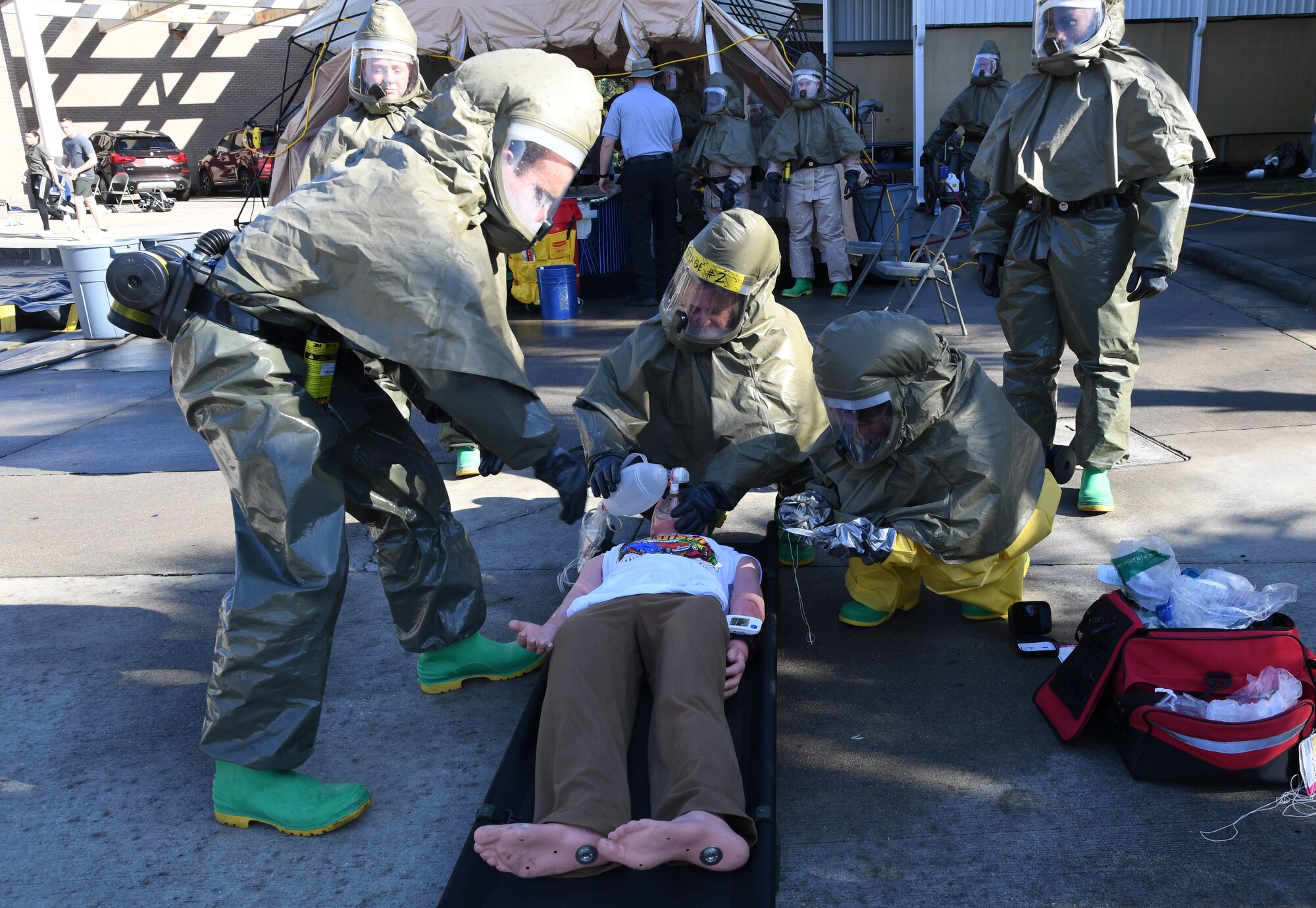 Keesler medics provide triage on a simulated patient during a decontamination training course behind the Keesler Medical Center at Keesler Air Force Base, Mississippi, Jan. 6, 2022. The course provided the tools and skills necessary to maintain an effective level of decontamination operational ability in the event of a chemical, biological, radiological or nuclear incident. (U.S. Air Force photo by Kemberly Groue)