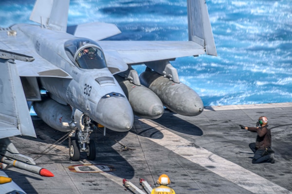 A Sailor performs engine start tests on an F/A-18E Super Hornet, assigned to the “Stingers” of Strike Fighter Squadron (VFA) 113, on the flight deck of Nimitz-class aircraft carrier USS Carl Vinson (CVN 70), Jan. 15, 2022.