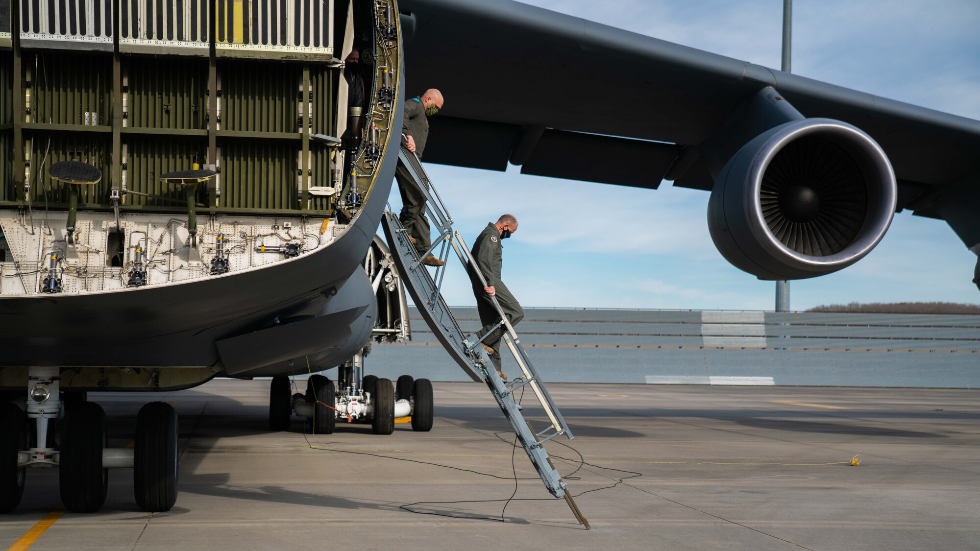 Maj. Gen. Bret Larson visits 413th Flight Test Group