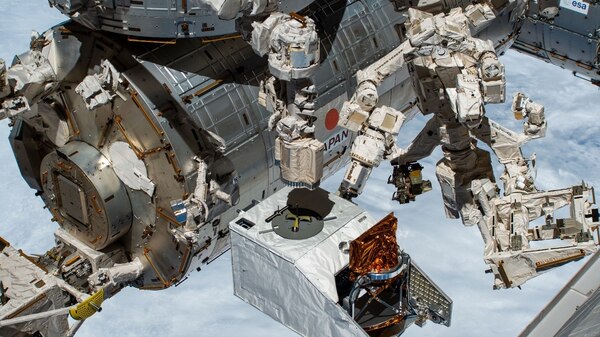 Shown here is the hand-off of the H-8 payload between the NASA’s Special Purpose Dexterous Manipulator (SPDM) and the Japanese Experiment Module Remote Manipulator: the SPDM has the STP-H8 payload by the H-fixture and the JEMRMS is shown descending to grab the Fixed Releasable Grapple Fixture (FRGF). Photo courtesy of NASA.