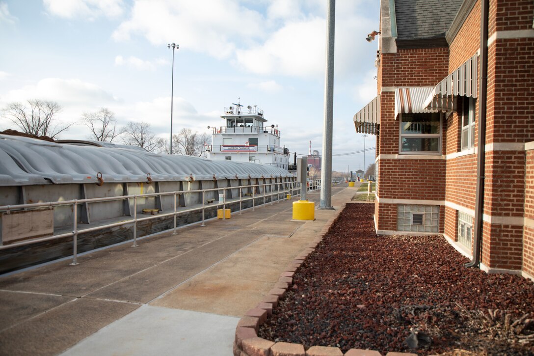 Commercial Vessel locking at Brandon Rock Lock and Dam