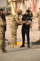 American Soldier speaks to Saudi official
