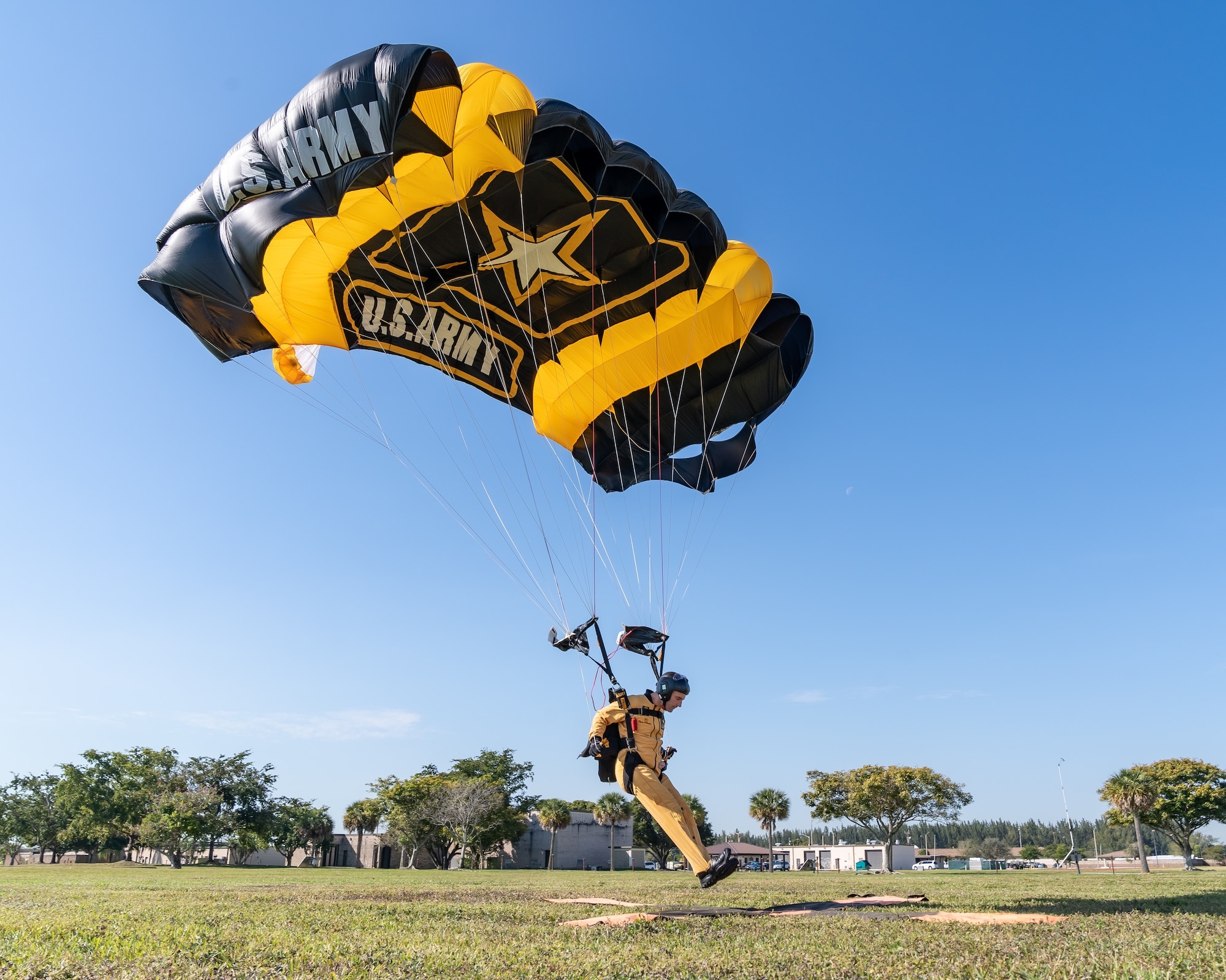 For the 13th straight year, the "Official Ambassadors of the Army," the Golden Knights has returned to Homestead ARB, their official winter training site, to hone their skills in preparation for the 2022 air show and competition circuit. (U.S. Air Force photo by Tech. Sgt. Leo Castellano)