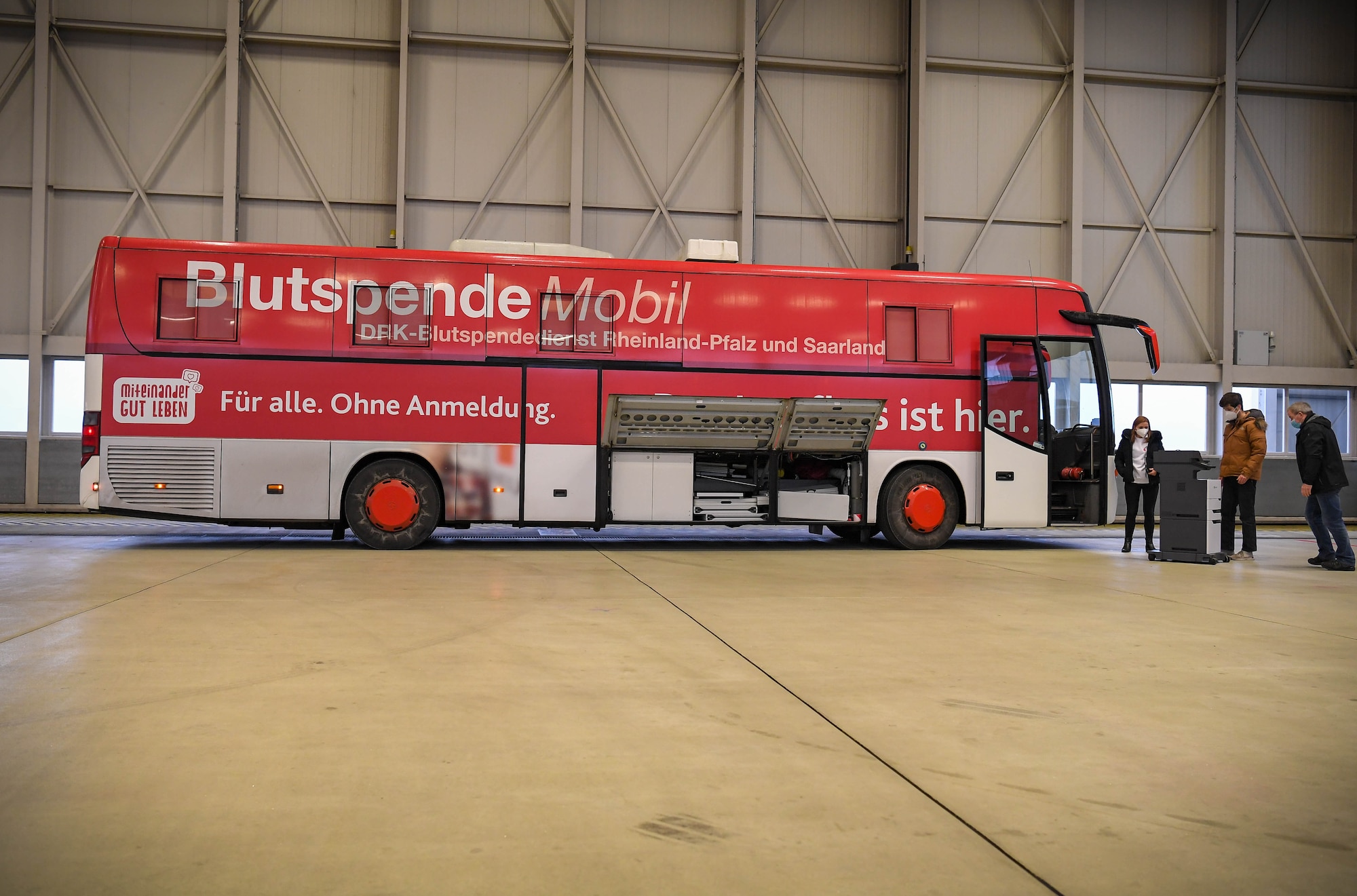 A local bus arrives at Hangar three at Ramstein Air Base, Germany, Jan. 25, 2022. Ramstein partnered with German health officials to bring the local vaccine bus to the installation to provide COVID-19 vaccines and boosters to the local national workforce and U.S. and NATO personnel. (U.S. Air Force photo by Airman 1st Class Jared Lovett)