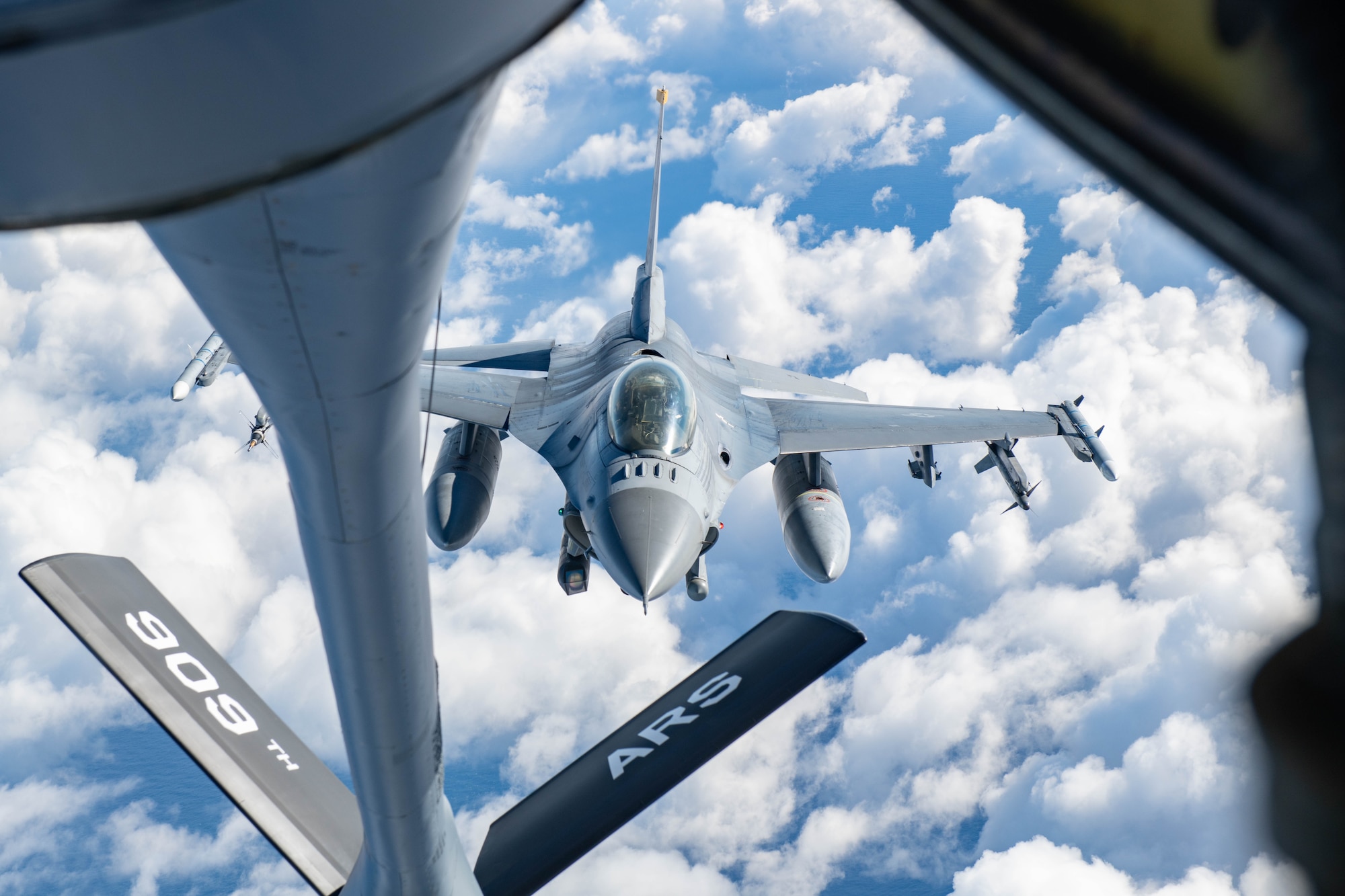 A jet approaches a plane to get refueled