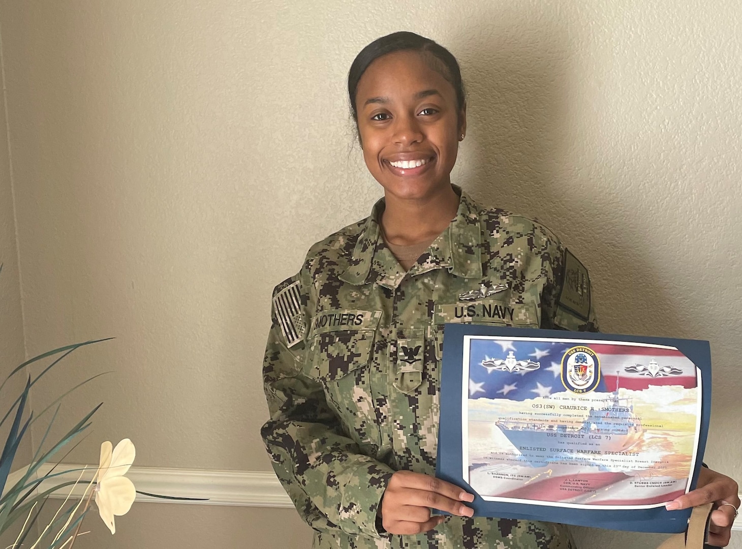 Operations Specialist 3rd Class Chaurice Smothers, LCSRON 2 is presented her Enlisted Surface Warfare Qualification by USS Detroit’s Commanding Officer on December 23rd, 2021. (Photo by Information Systems Technician Chief (IW/SW) Larronica Shannon)