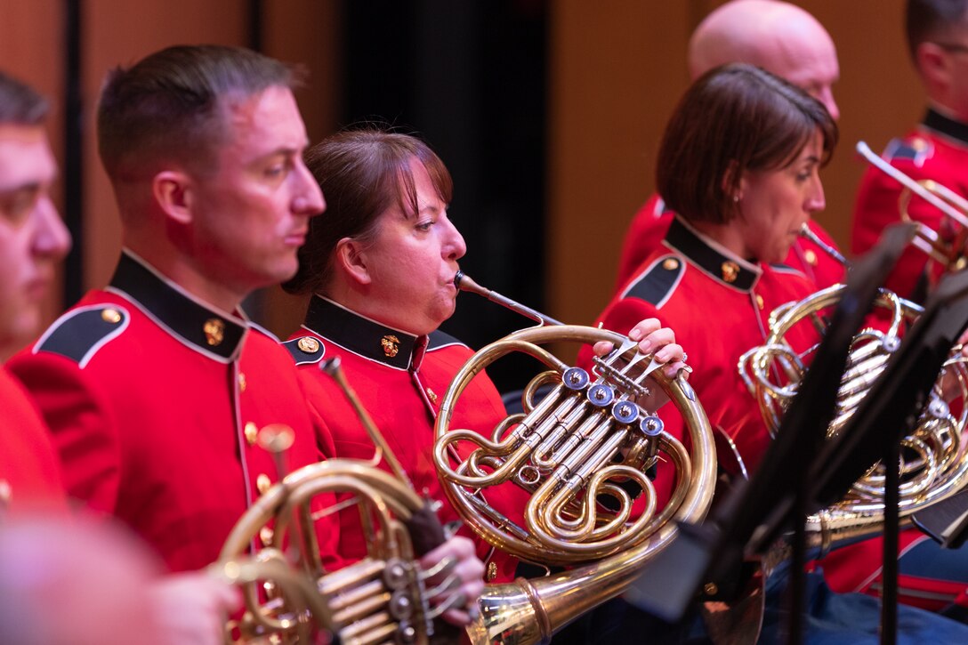 "The President's Own" began its 2022 concert season on Jan. 23 with a special return appearance by Ricardo Morales, principal clarinetist of the Philadelphia Orchestra. Morales performed Jacob Bancks' new Concerto for Clarinet and Orchestra commissioned in part by the Marine Chamber Orchestra.

Program & Notes: https://www.marineband.marines.mil/Portals/175/Docs/Programs/012322.pdf

(U.S. Marine Corps photo by SSgt. Chase Baran/Released)