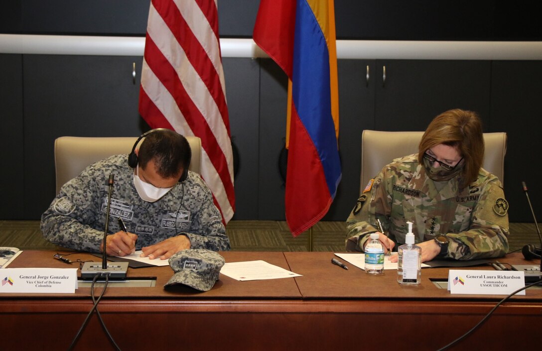 U.S. Army Gen. Laura Richardson, Commander of U.S. Southern Command, and Colombian Gen. Jorge Gonzalez Parra, Chief of the Colombian Joint Staff, sign an Engagement and Cooperation Framework.