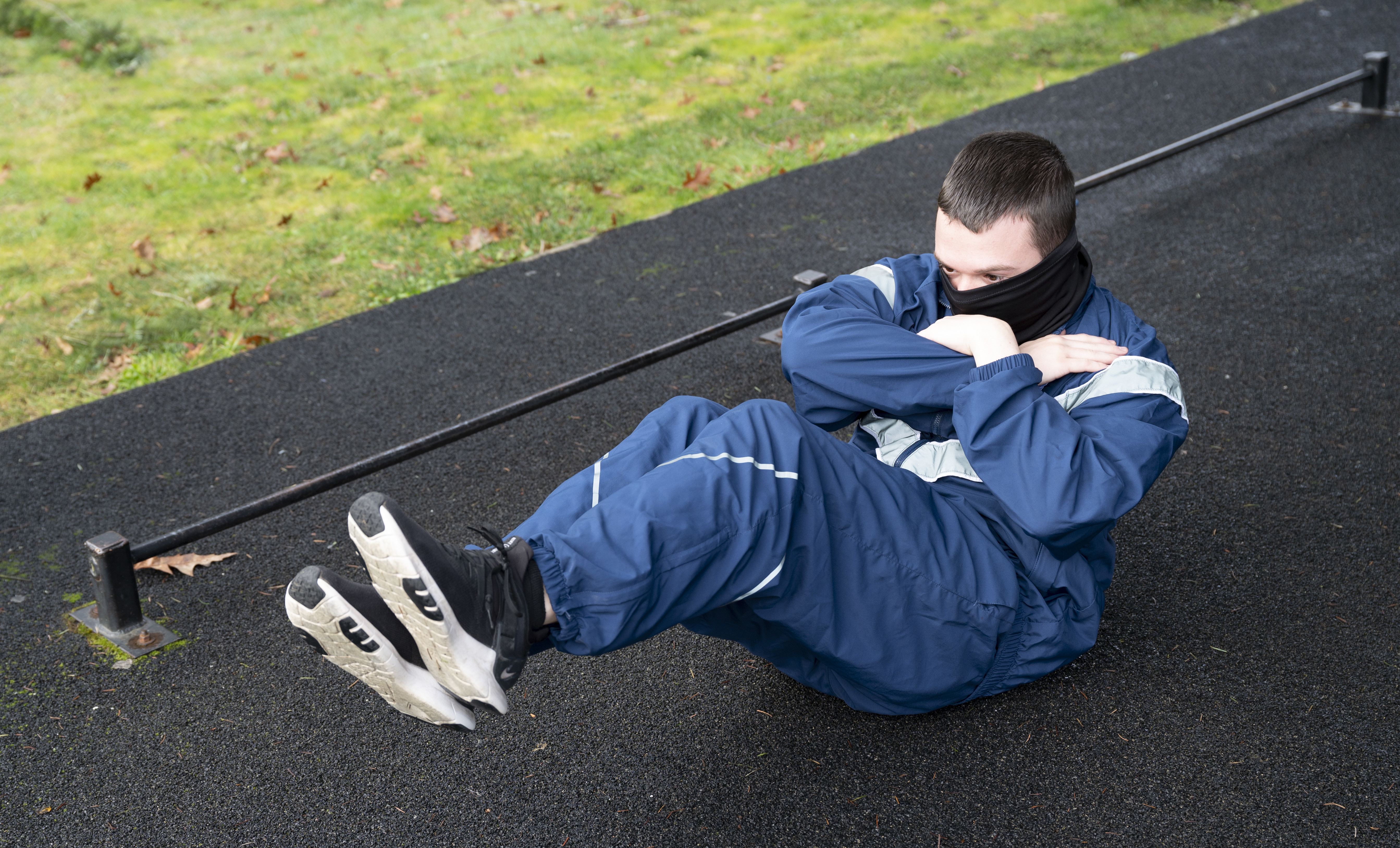 Cross leg reverse crunch online