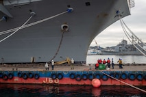 Sailors stand by to perform maintenance on the starboard anchor chain aboard the U.S. Navy’s only forward-deployed aircraft carrier USS Ronald Reagan (CVN 76).