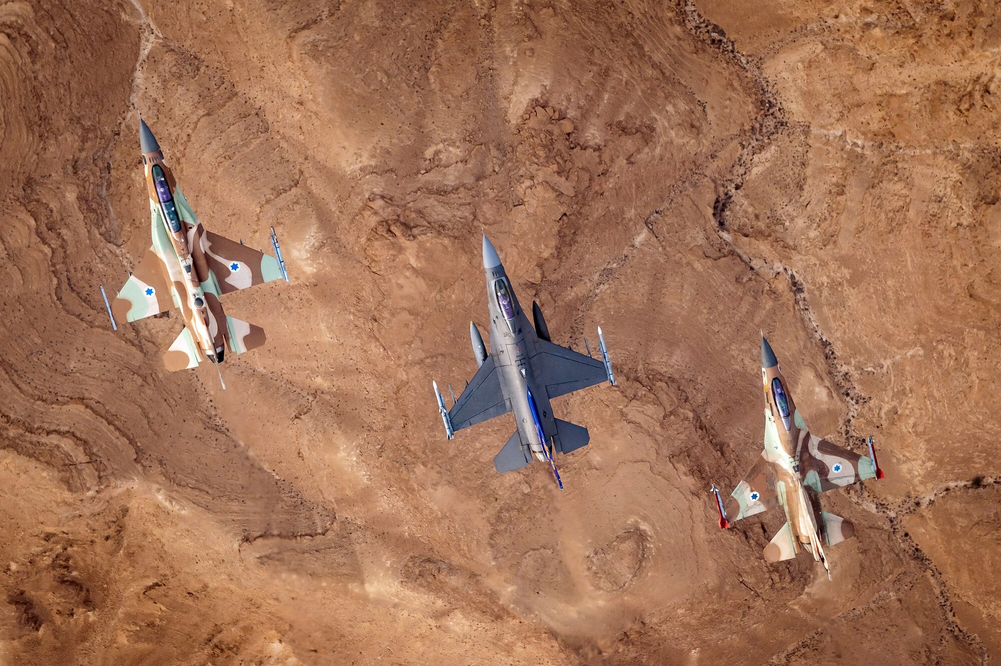 A U.S. Air Force F-16 Fighting Falcon flies between Israeli Air Force aircraft