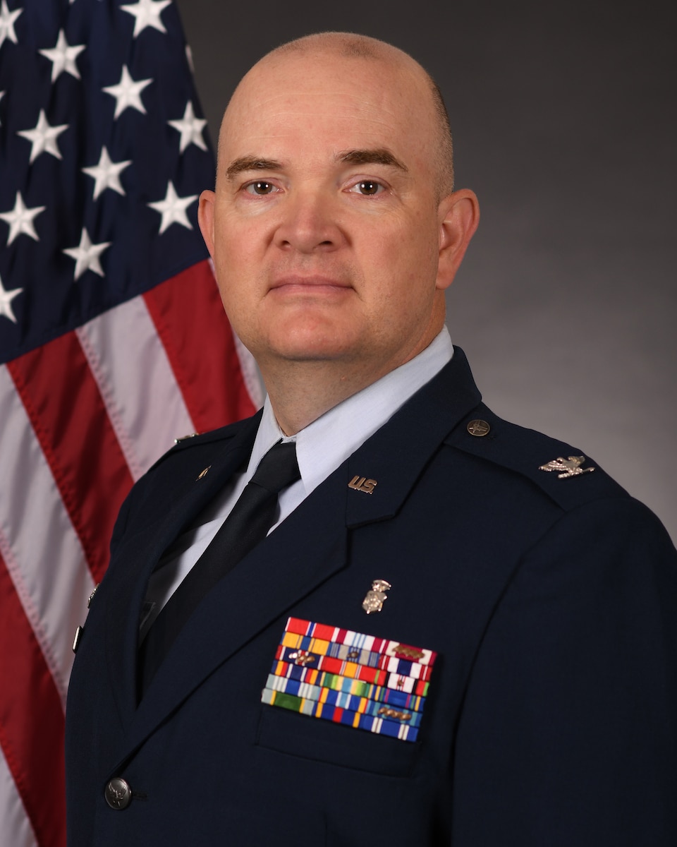 Bio Photo of Col McFarlane