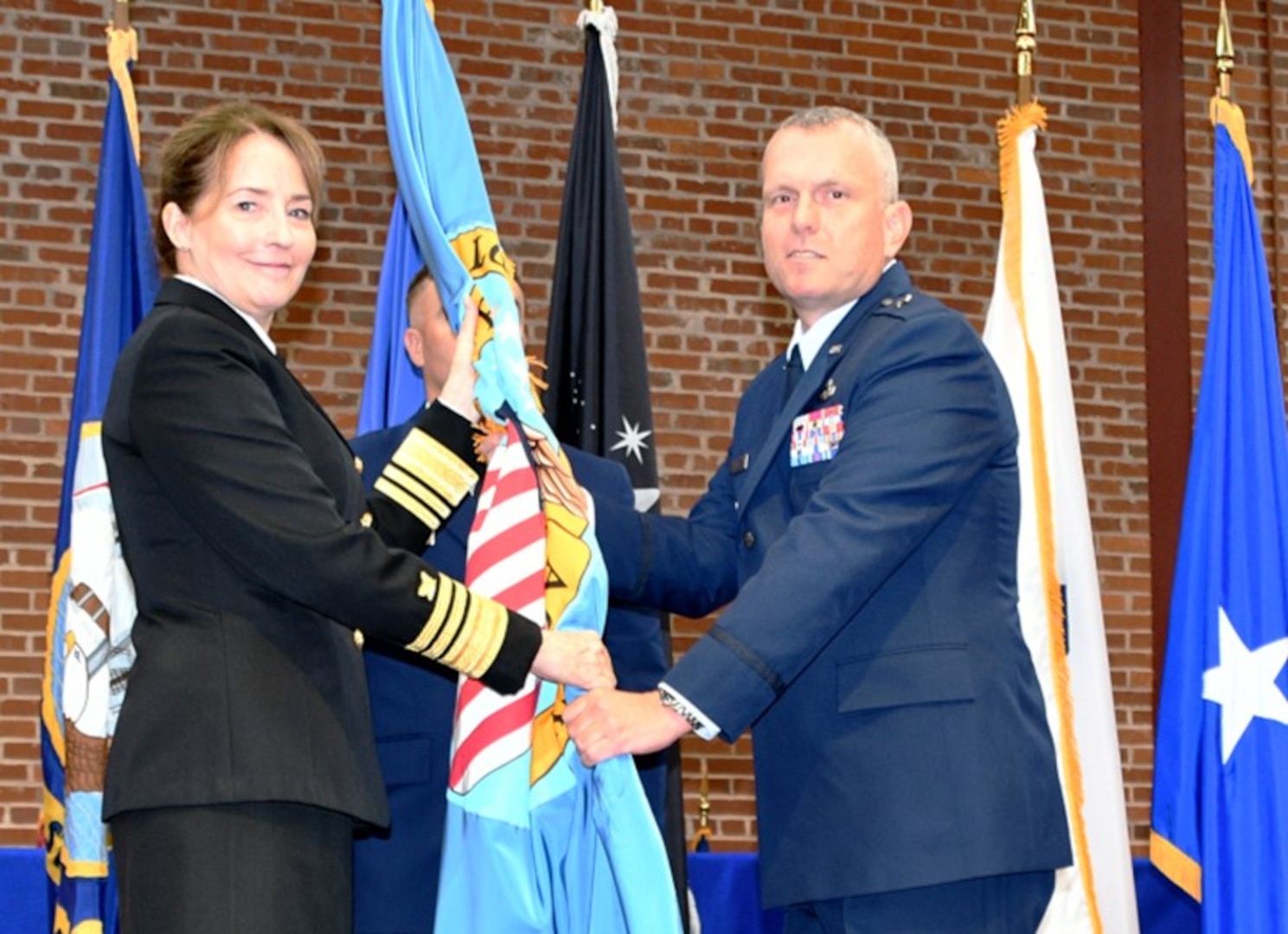 DLA Aviation welcomes its 34th commander during change of command ceremony