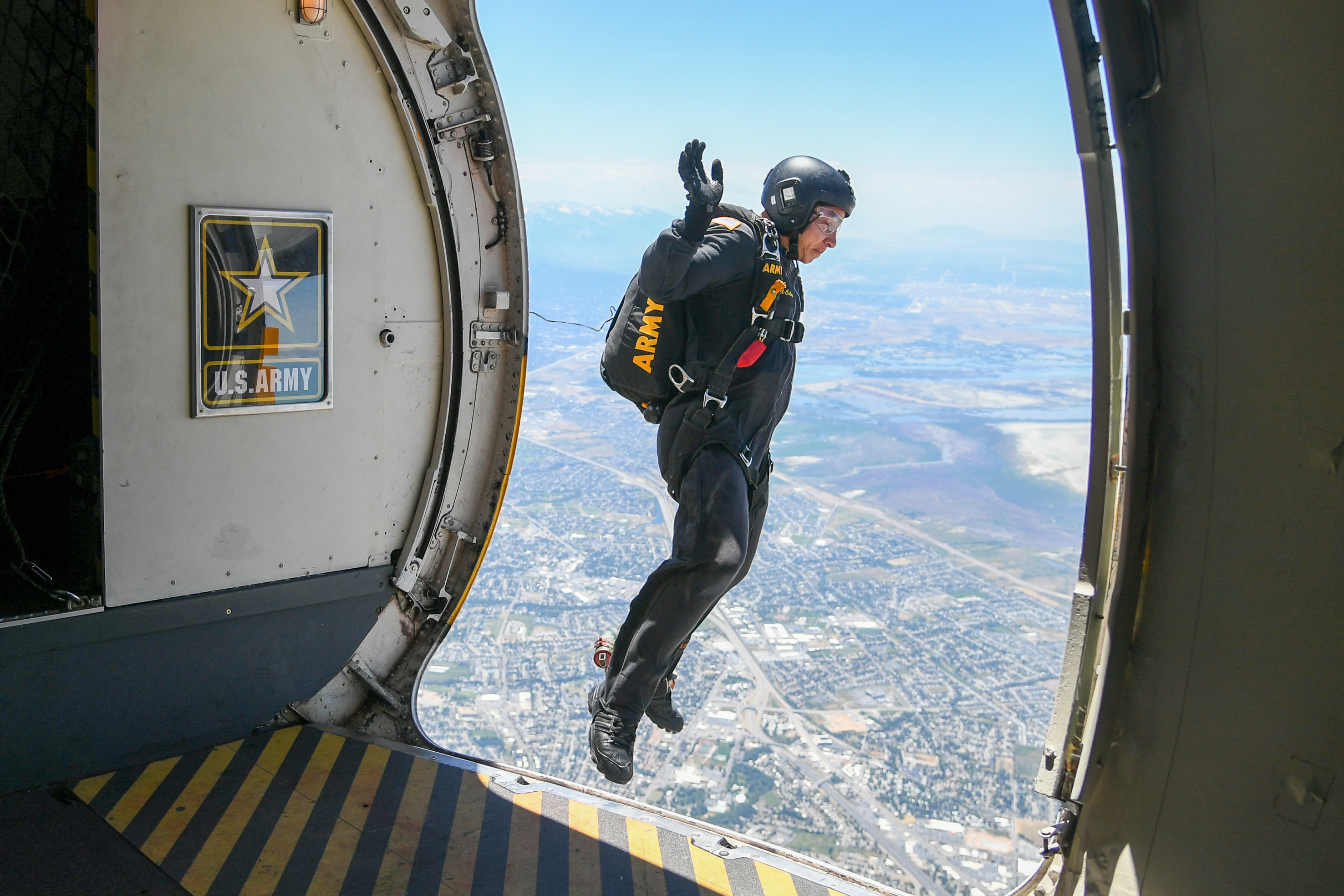 Man Jumps Off Bay Bridge 2023 - 7rmfs6g