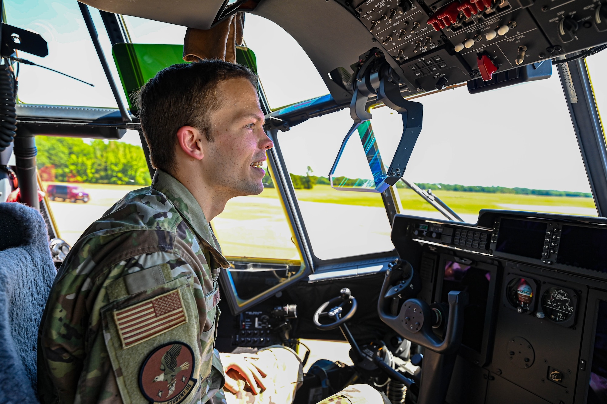 Calling Student Pilots; AFSOC recruits at CAFB > Air Education and