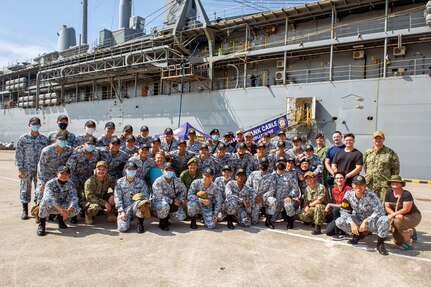 Republic of Singapore Navy Officials Visit USS Frank Cable