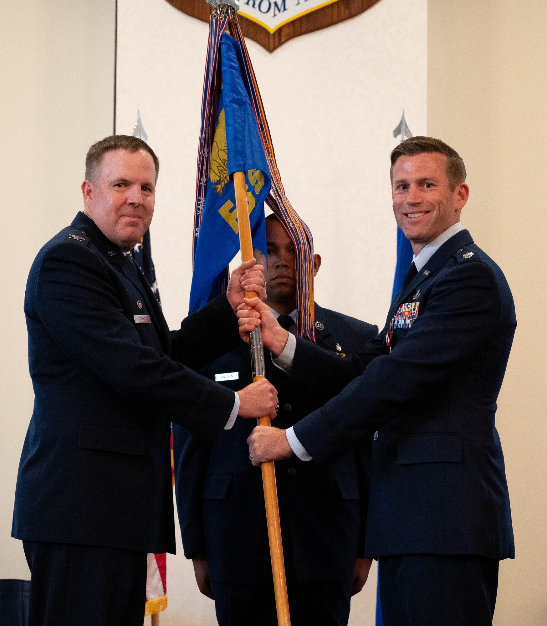 Airmen hold guideon