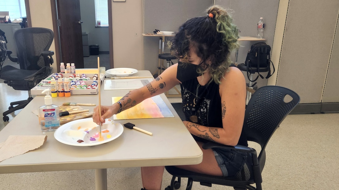 Recovering service members learn painting skills during an art clinic.