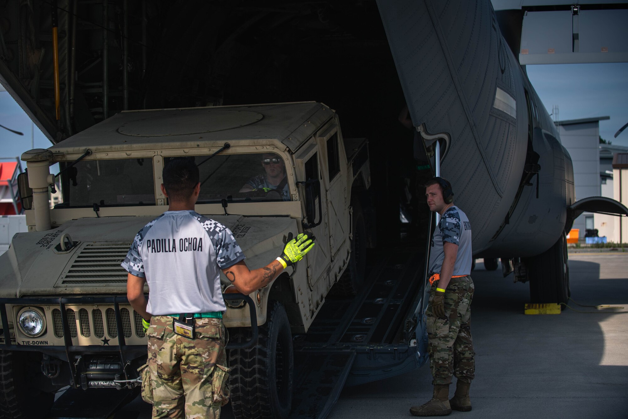Airmen marshals a humvee.